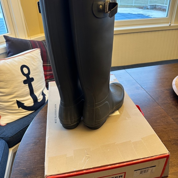 Tall Hunter boots size 9 dark slate with orginal box - Picture 3 of 4